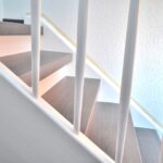 Treppenrenovierung, Treppensanierung in Hanau, CPL-Laminat Eiche Grau