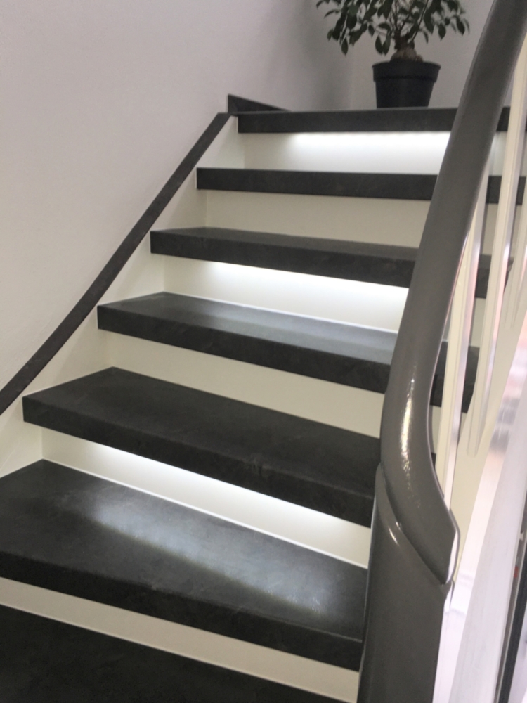 Laminatstufen "Anthrazit Stone"